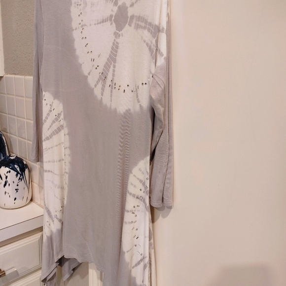 NWOT Belldini Gray and White Tie Dye Long Sleeved Flared Hem Tunic XL. - Picture 5 of 10